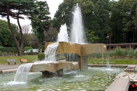 井頭公園薔薇園の噴水の写真