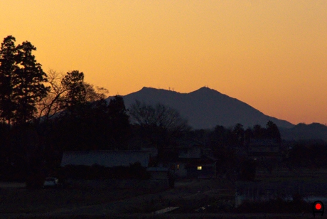 早朝の筑波山の写真