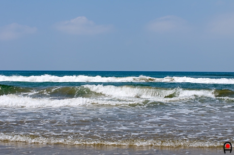 千里浜の波の写真