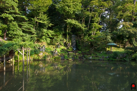 兼六園瓢池と翠滝の写真