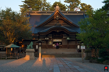 尾山神社拝殿の写真