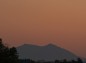 夕焼けに浮き上がる筑波山の写真