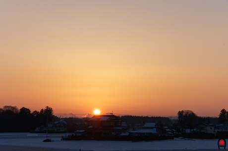 朝日と雪景色の写真