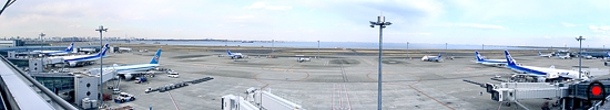 羽田空港第2国内線ターミナル展望デッキ左からの眺めの写真