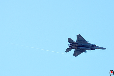 雲を引くF-15の写真
