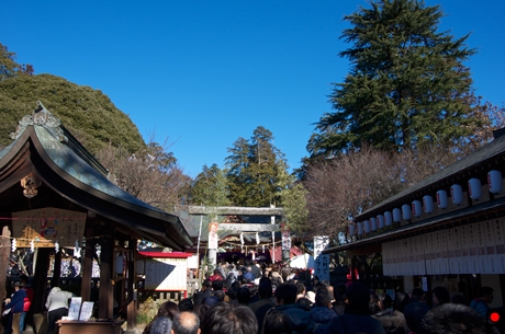 大前神社参拝の行列の写真