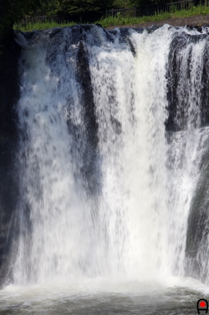 龍門の滝流れの様子の写真