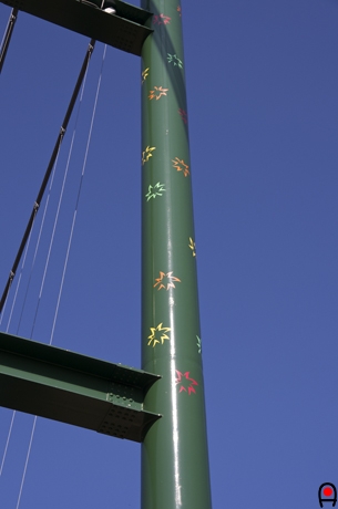 もみじ谷大吊橋主塔の紅葉イラストの写真