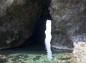 巌門海側に通じる穴の写真