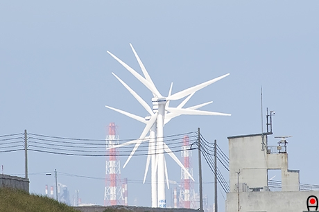 並んだ風車の羽根の写真