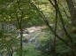 ハイキングコース途中から見える袋田の滝上部の写真