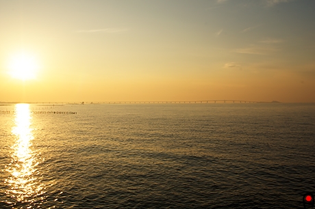 東京湾アクアラインと夕焼けの写真
