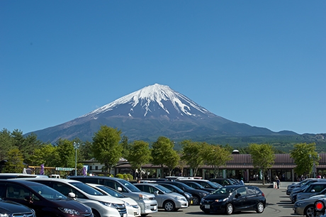 道の駅なるさわから富士山の写真