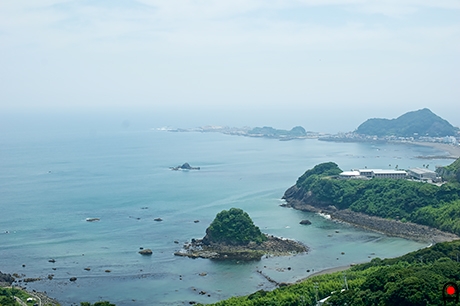魚見塚展望台から鴨川松島方面の写真
