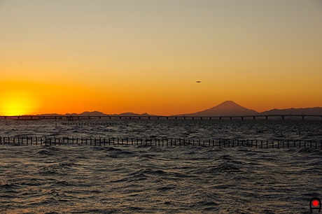木更津海浜公園から夕日と富士山の写真