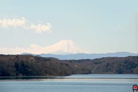 狭山湖と富士山の写真
