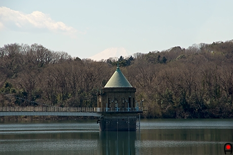 狭山湖の取水塔の写真