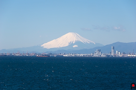 海ほたるから富士山の写真